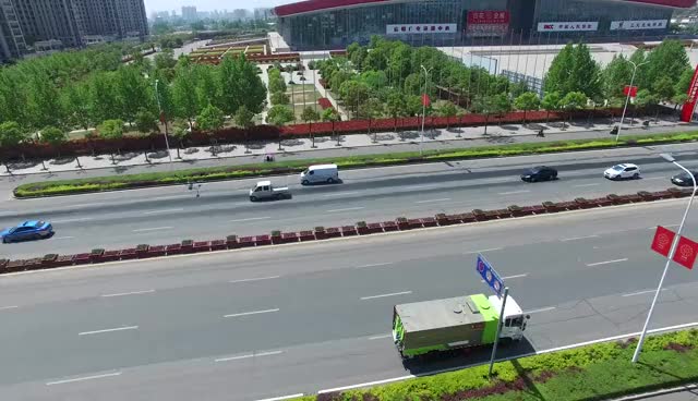 信陽(yáng)雄獅重工清掃車作業(yè)現(xiàn)場(chǎng)